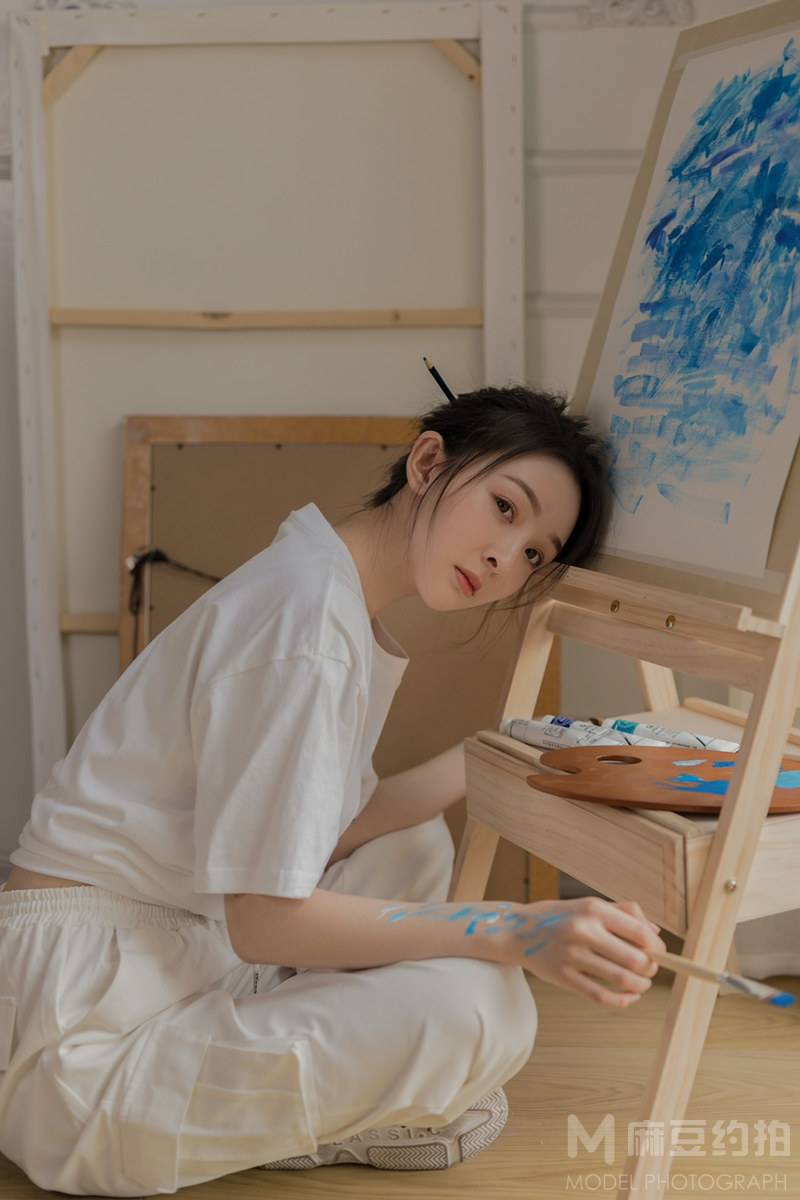 情绪模特