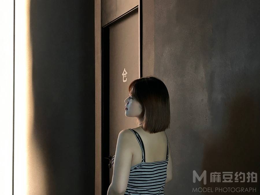 黑白模特