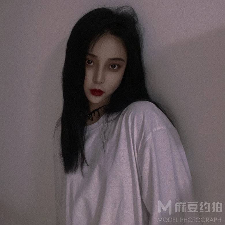 黑白模特