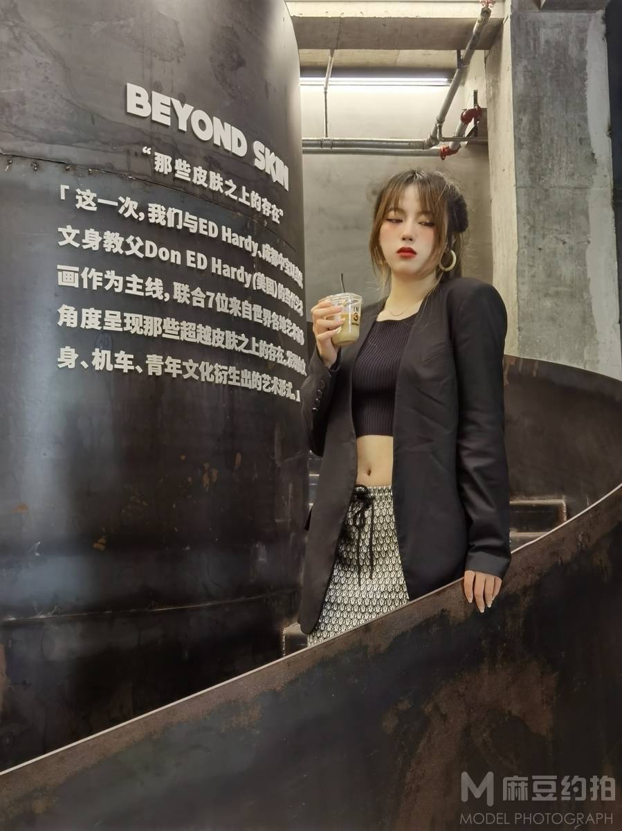 情绪模特