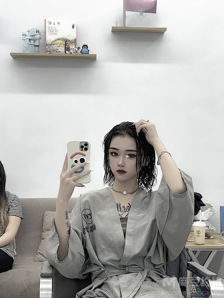 情绪模特