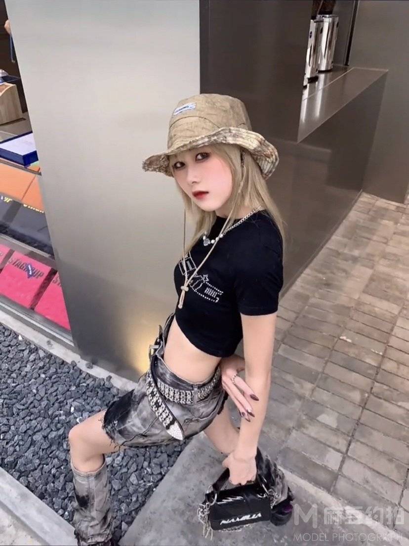情绪模特