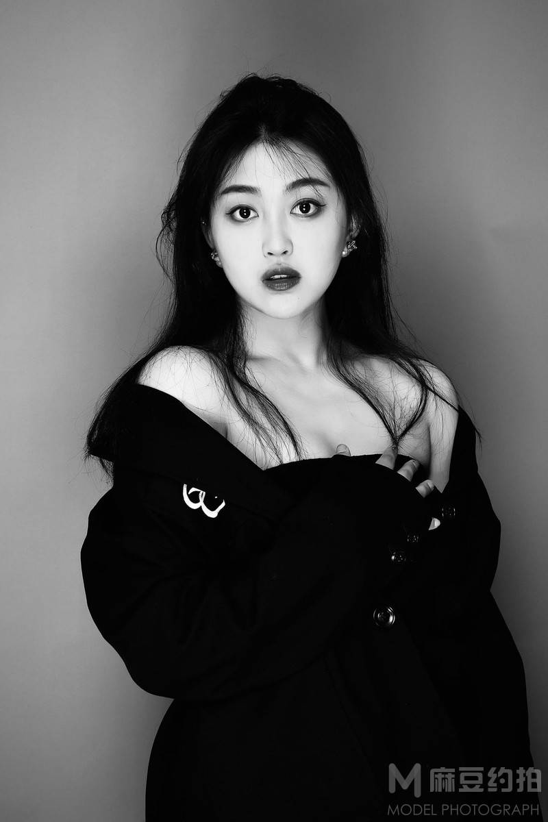 黑白模特