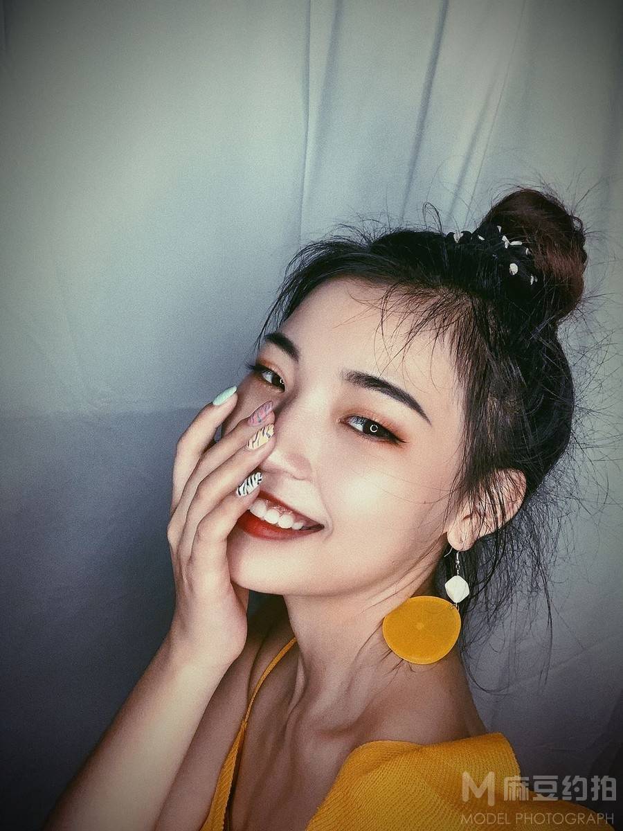 情绪模特