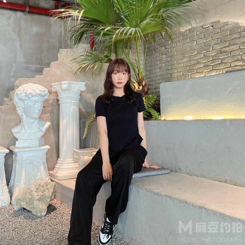 黑白模特