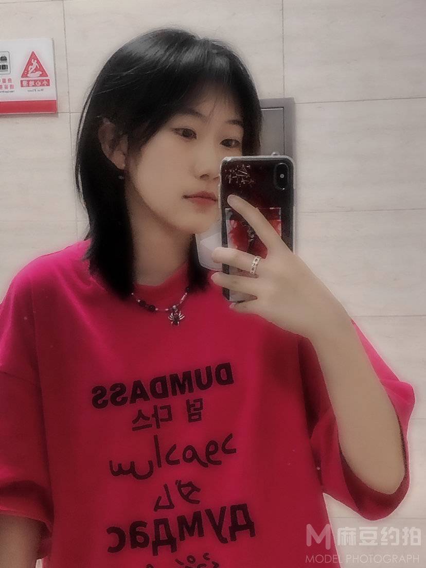 宝丽来模特