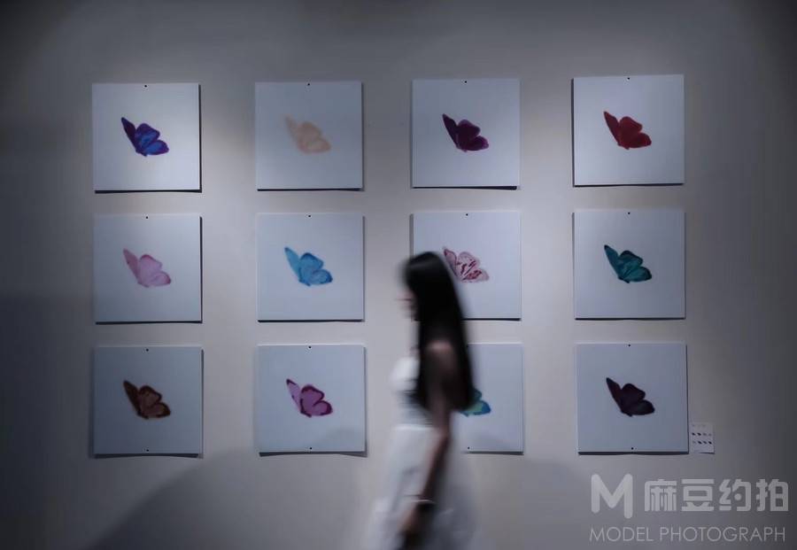 情绪模特