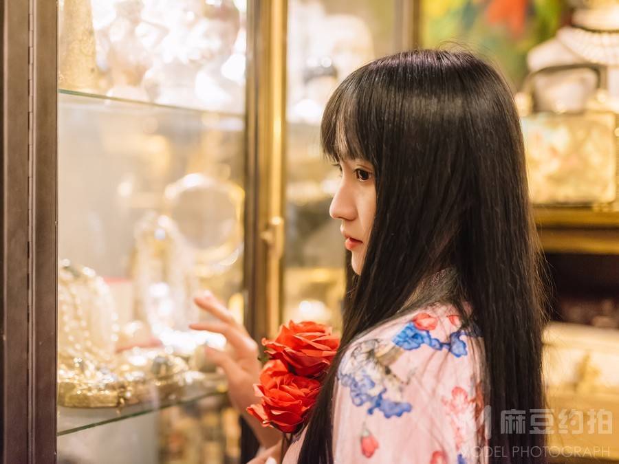 情绪模特
