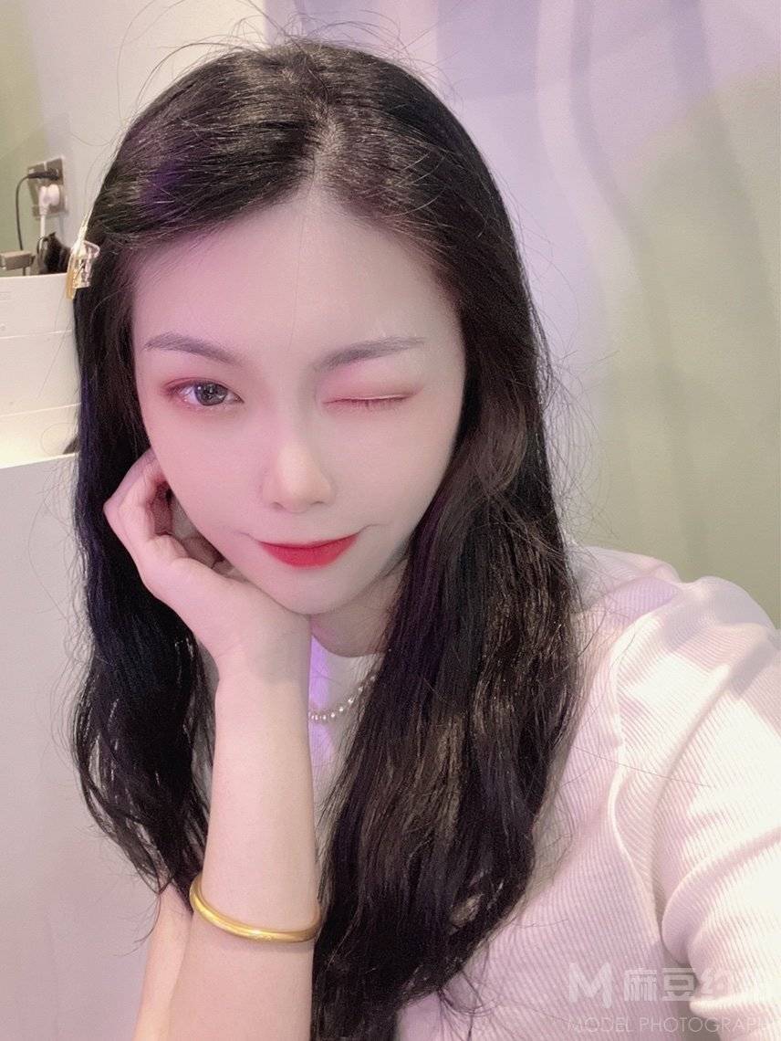 清新模特