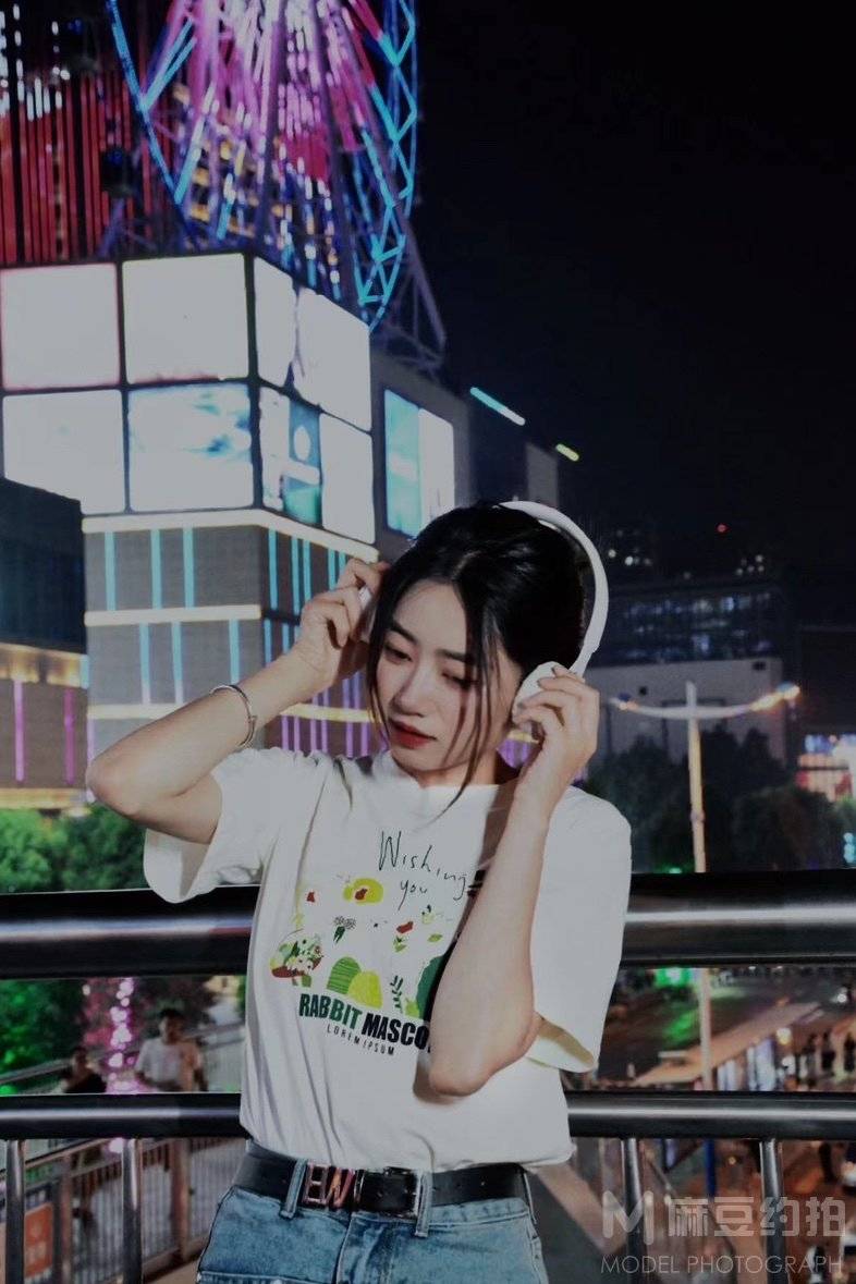 情绪模特