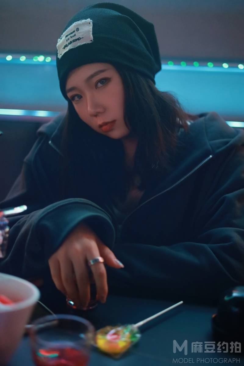 情绪模特