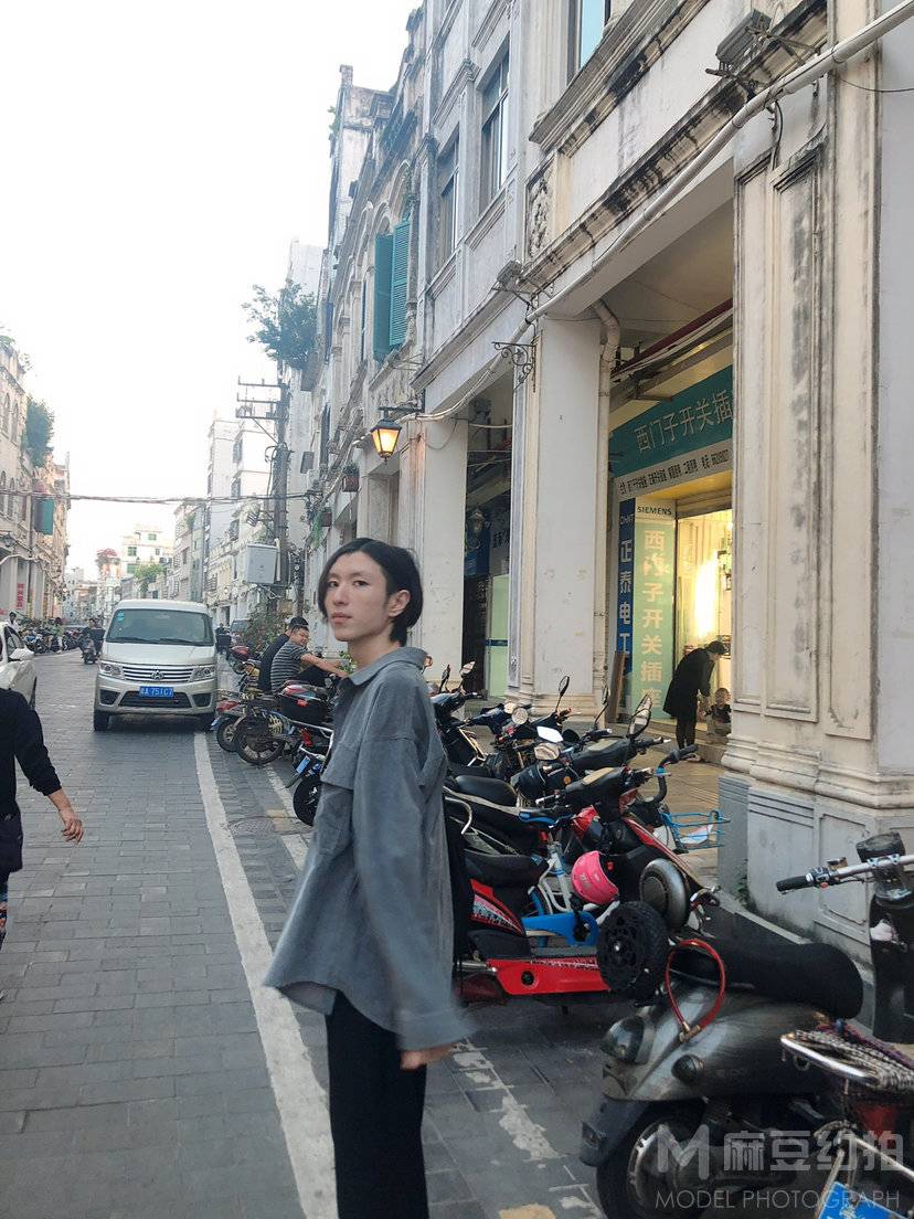 情绪模特