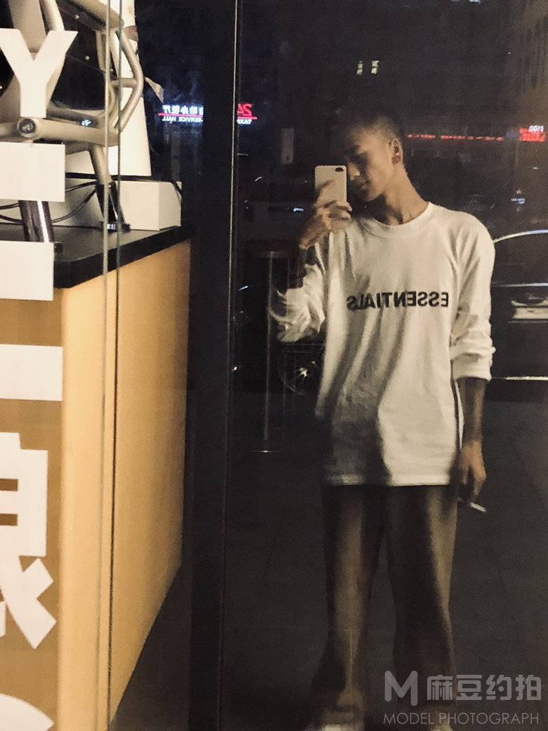 黑白模特