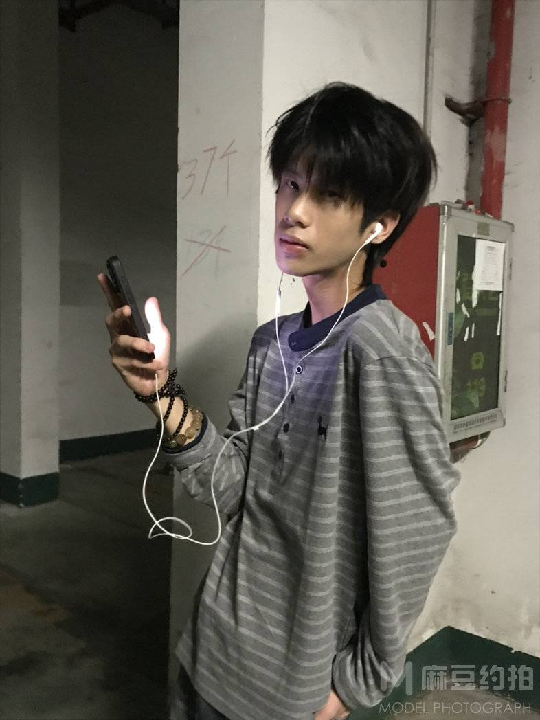 情绪模特