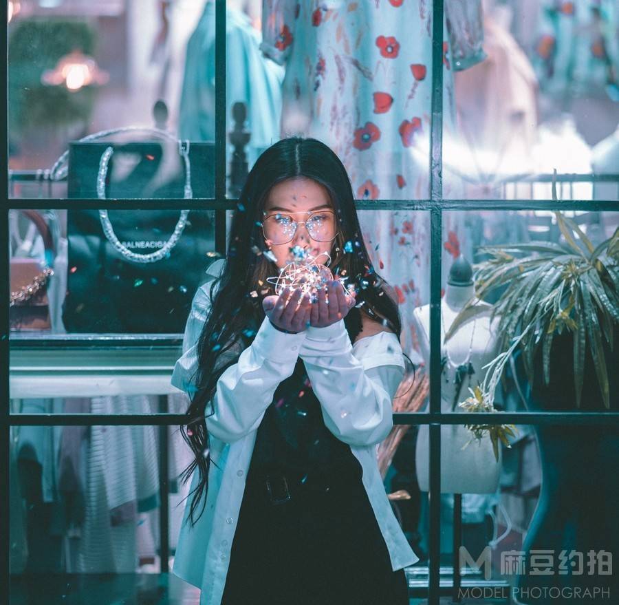 情绪模特