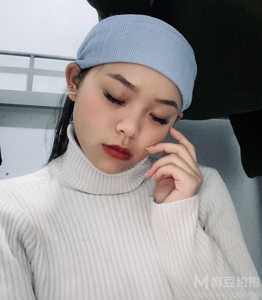 情绪模特