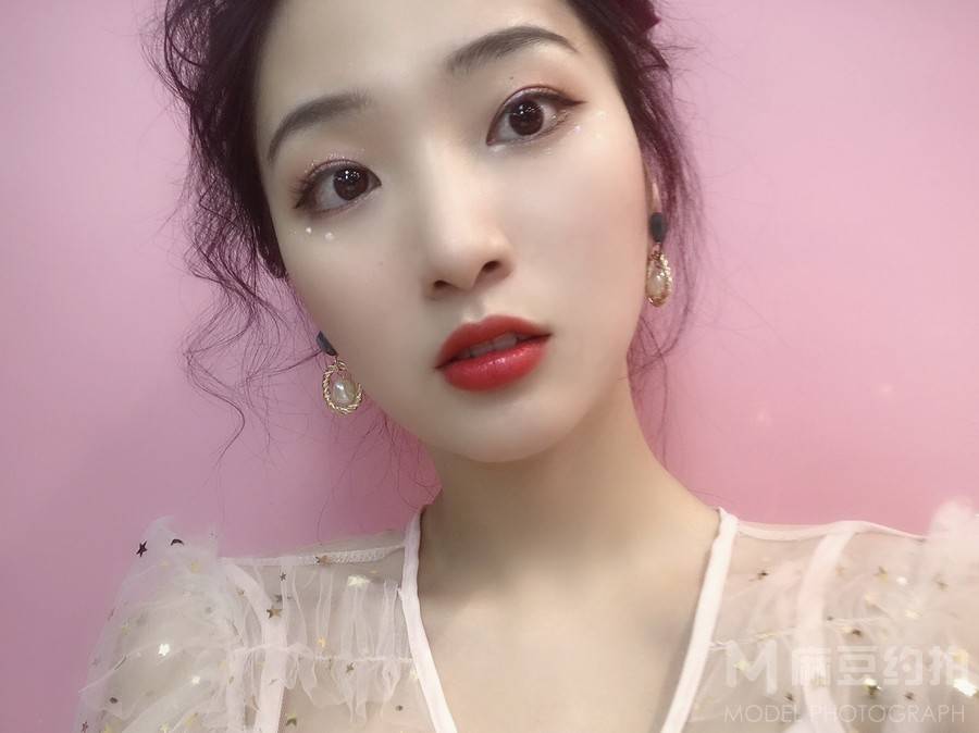 妆容模特