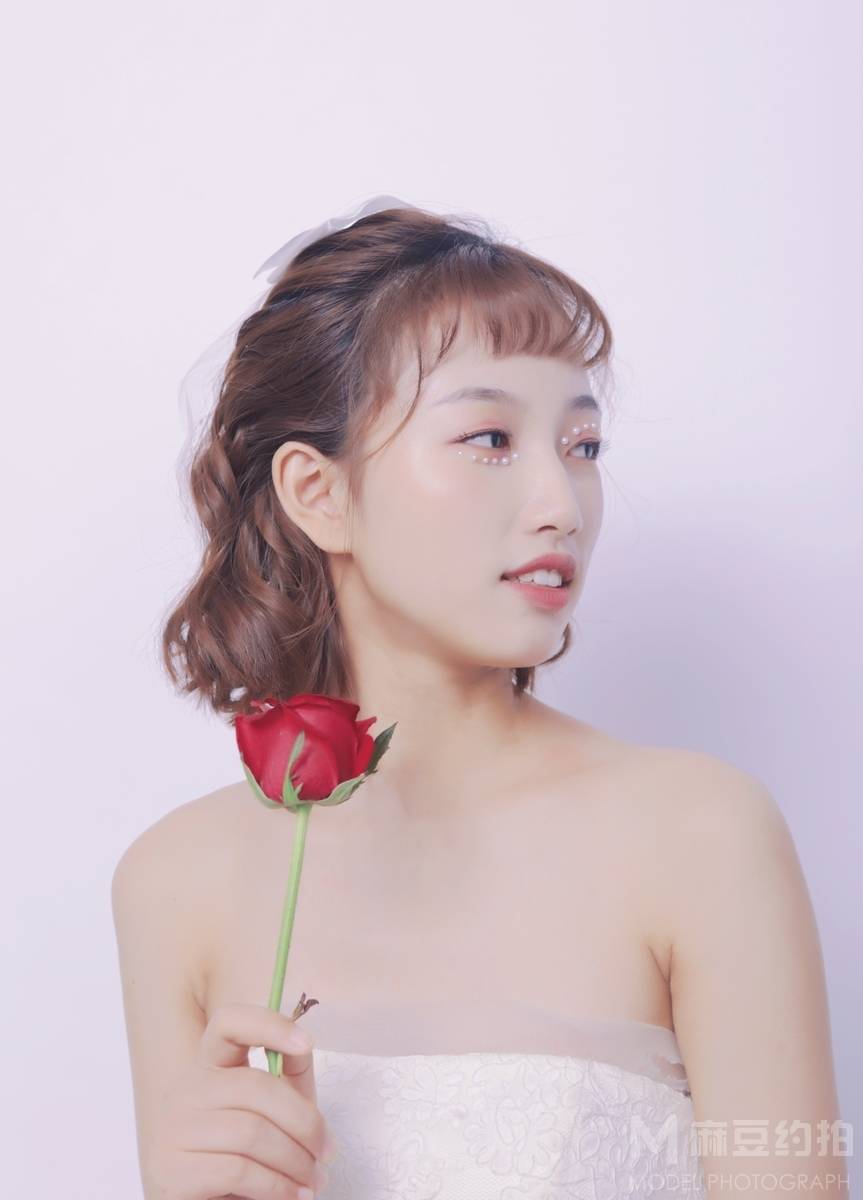 清新模特
