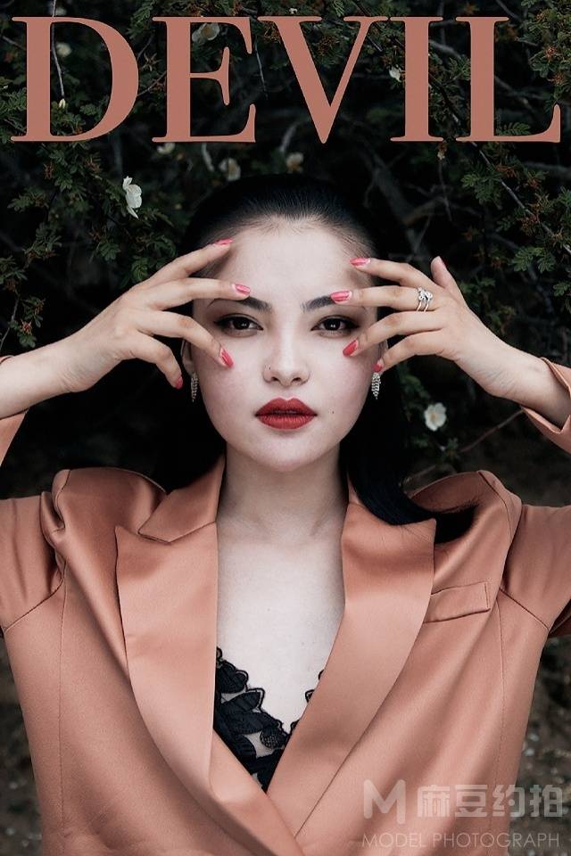 情绪模特