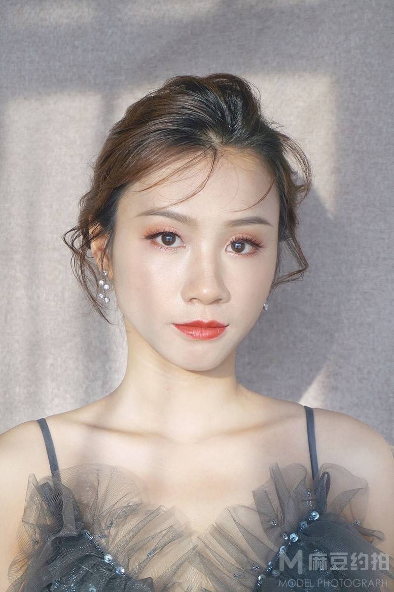 妆容模特