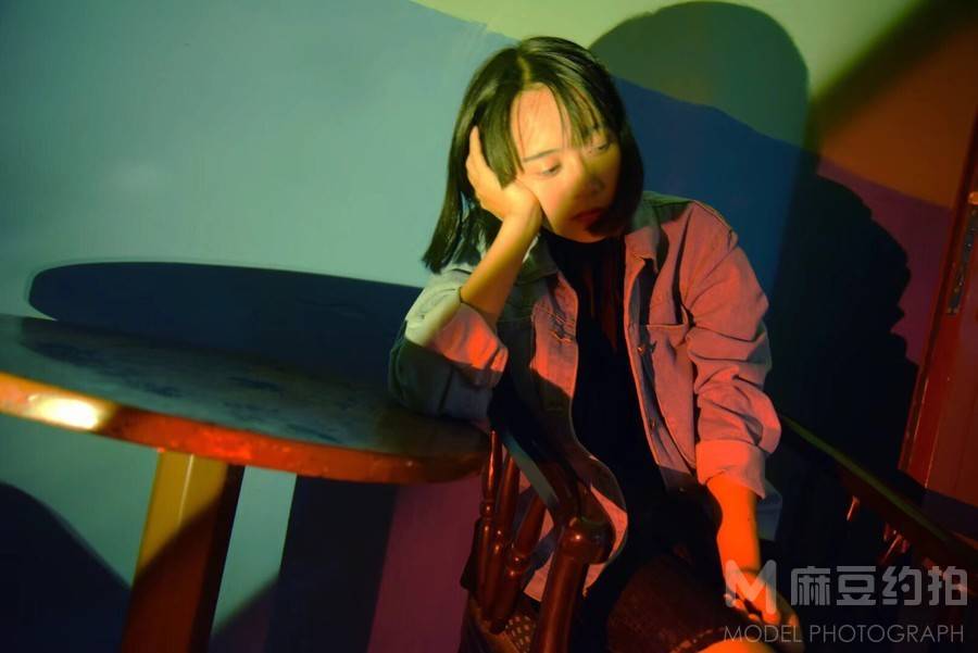 情绪模特