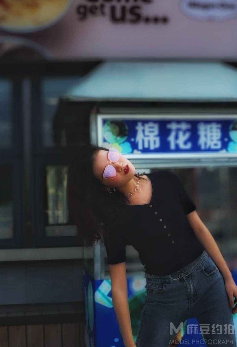 情绪模特