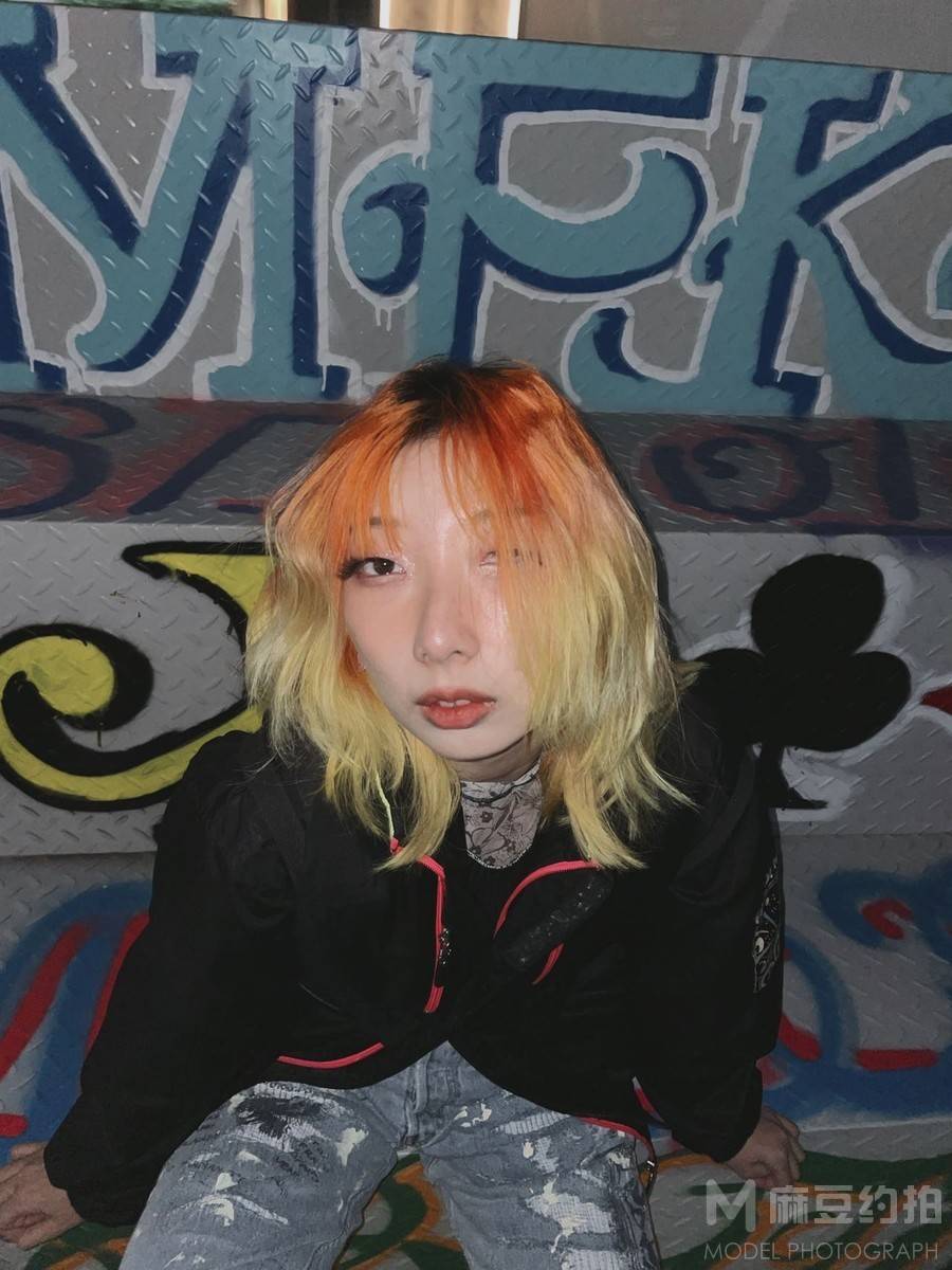 情绪模特