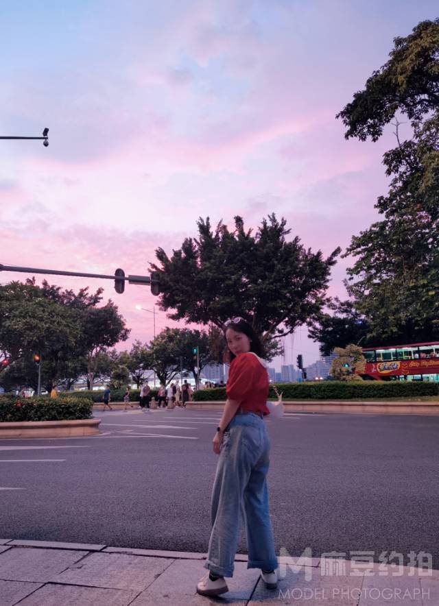 情绪模特
