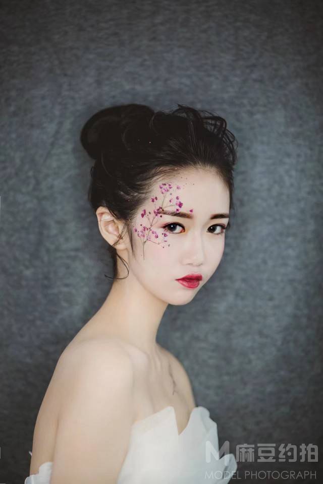 妆容模特
