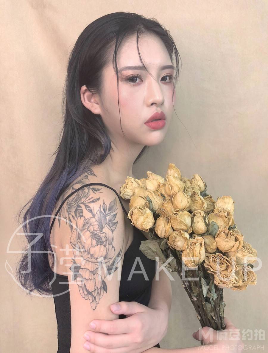 妆容模特