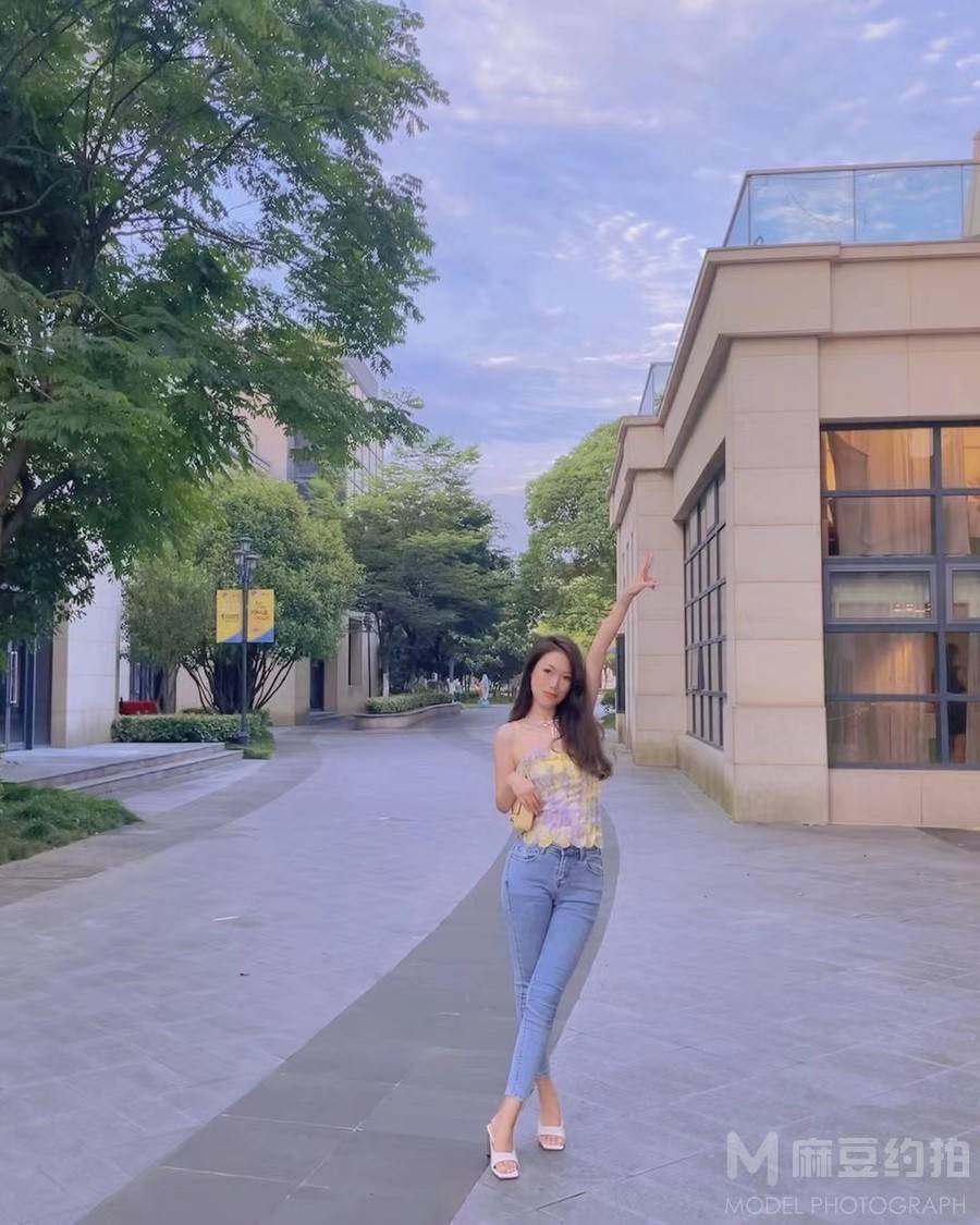 校园模特