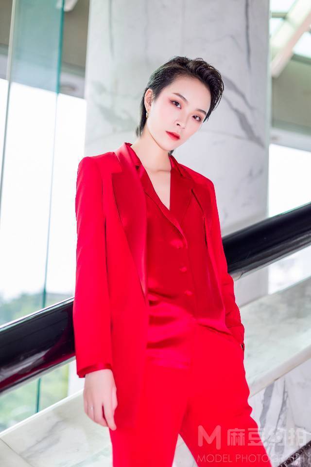 情绪模特