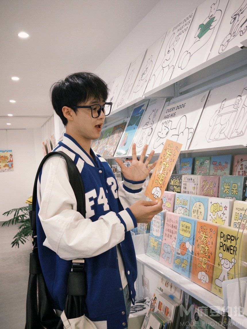 校园模特