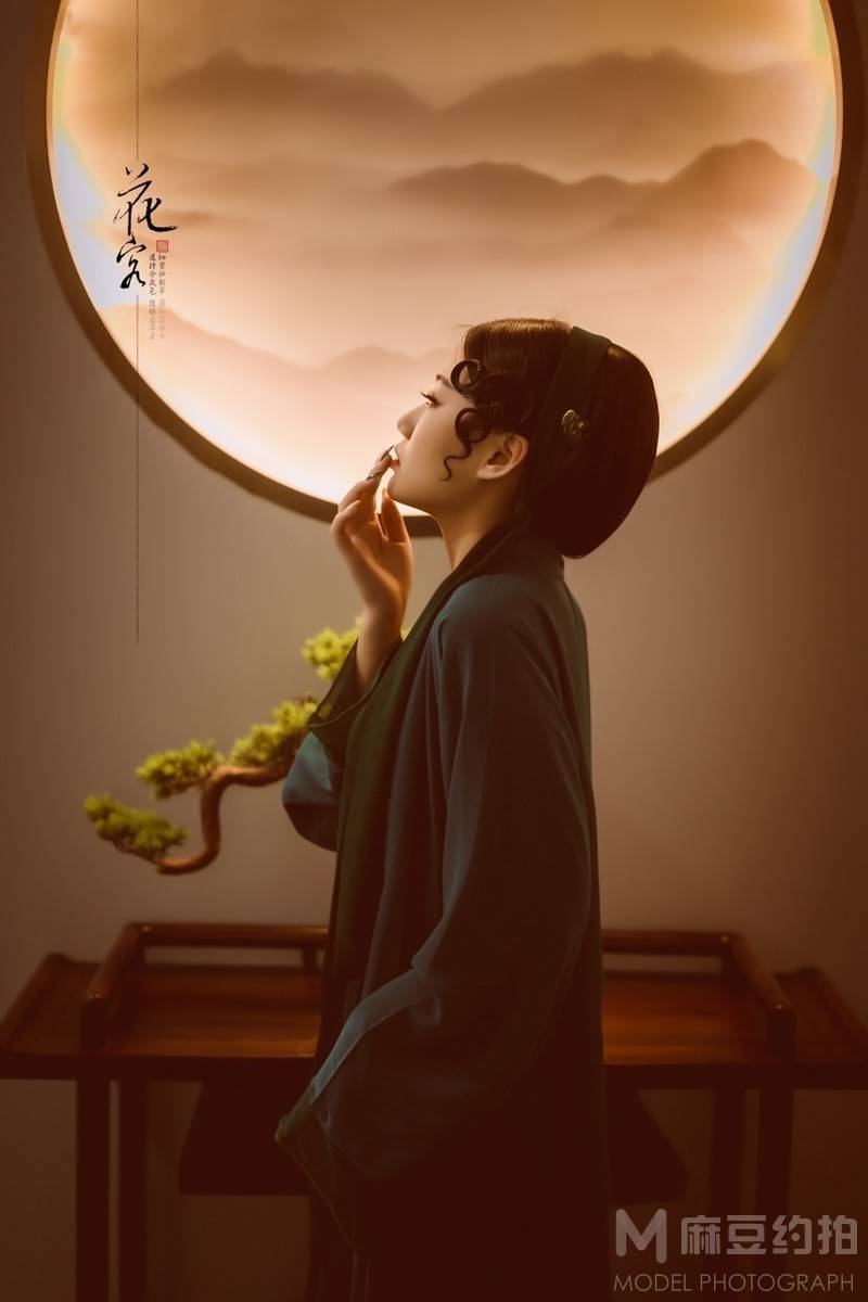 情绪模特