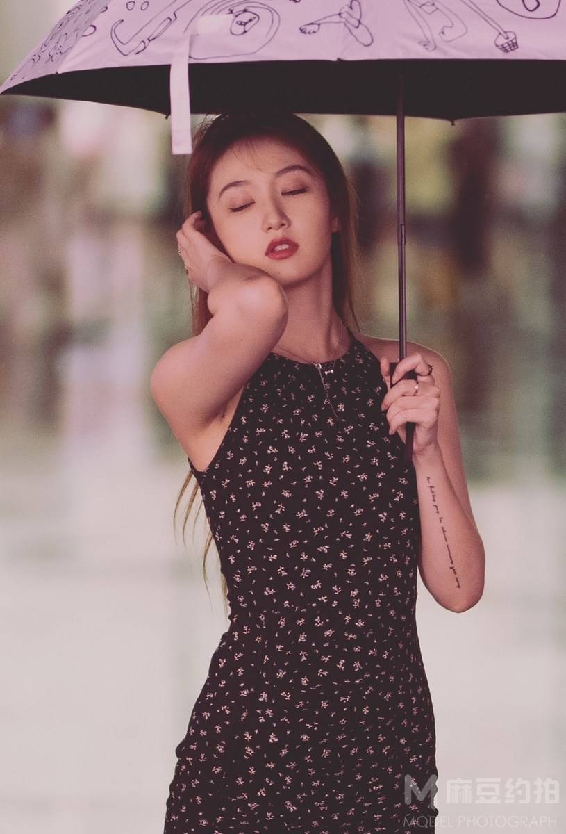 情绪模特