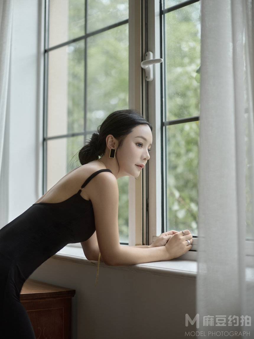 黑白模特