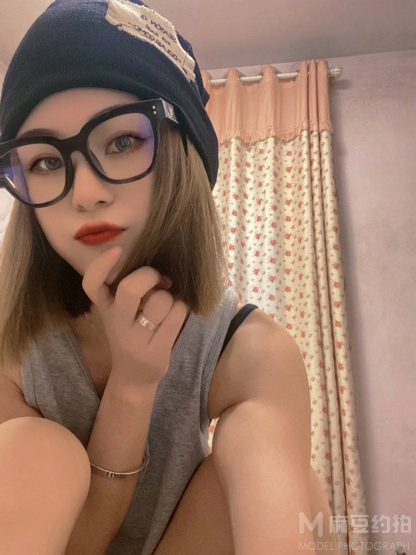 黑白模特