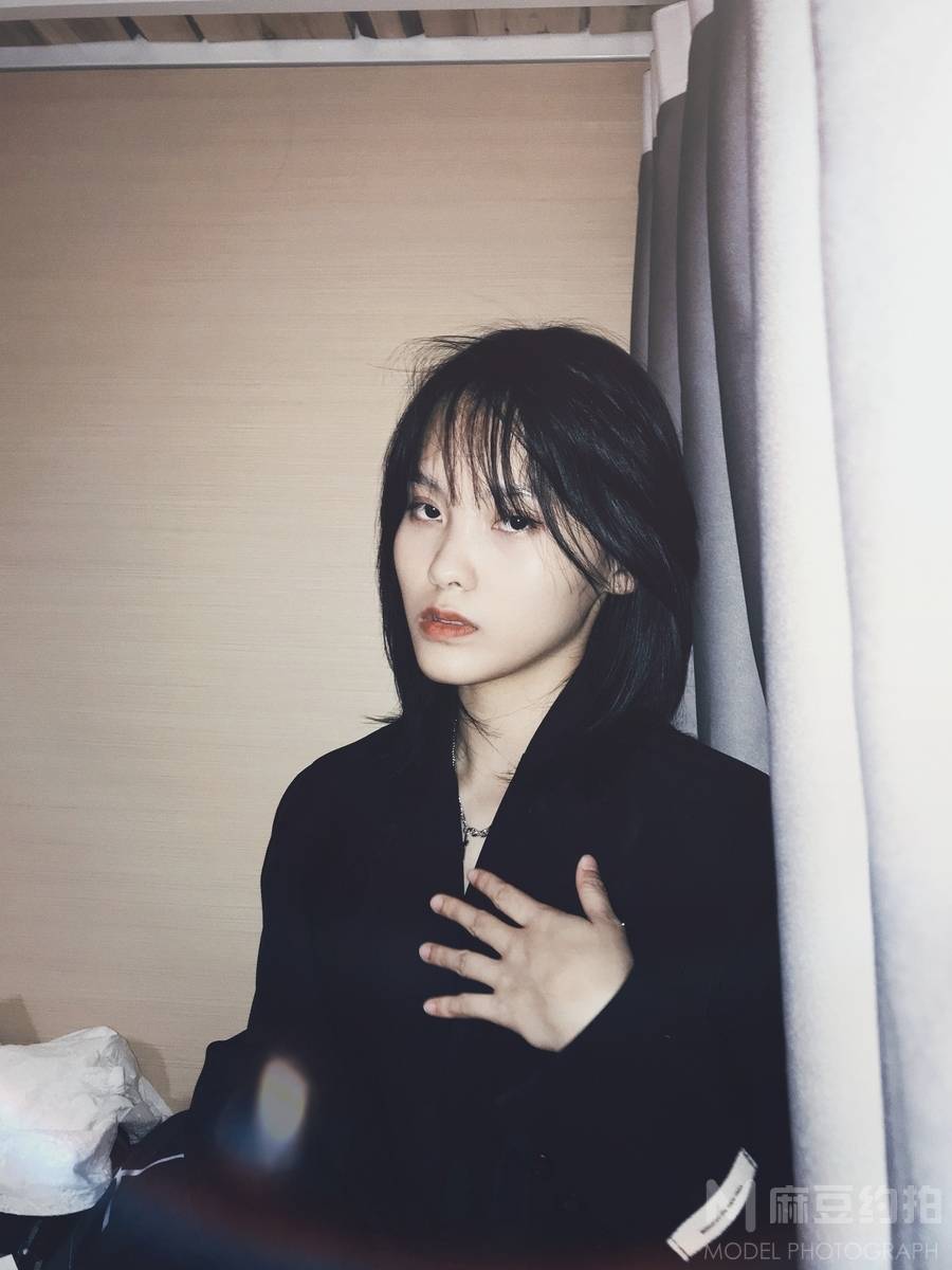 情绪模特