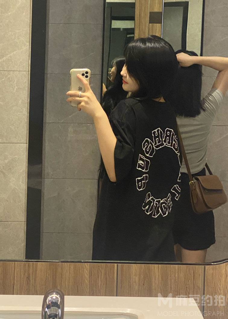 黑白模特