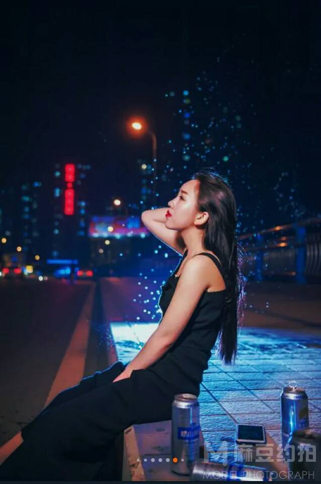 情绪模特