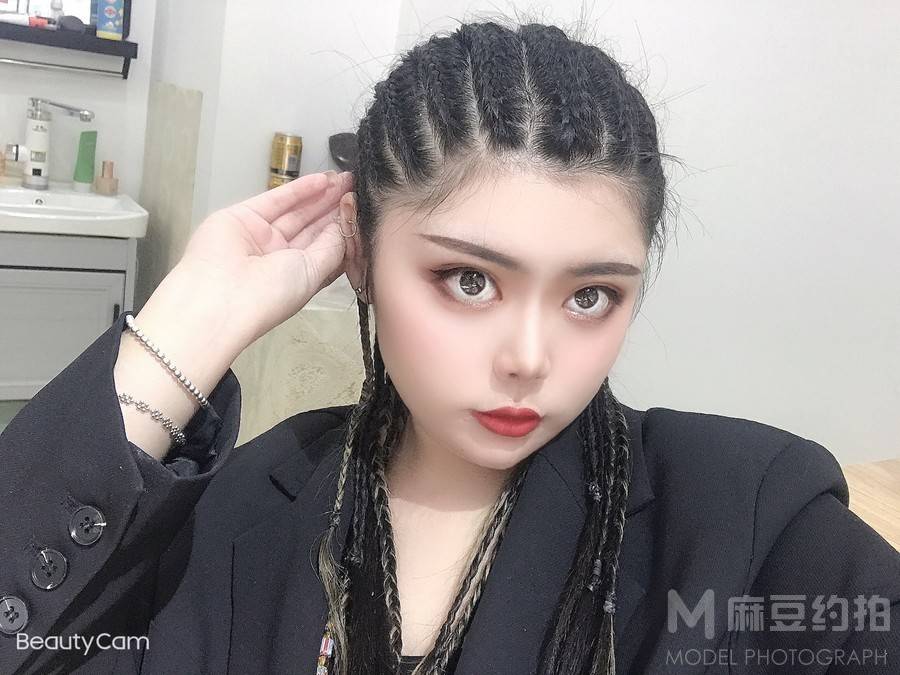 黑白模特