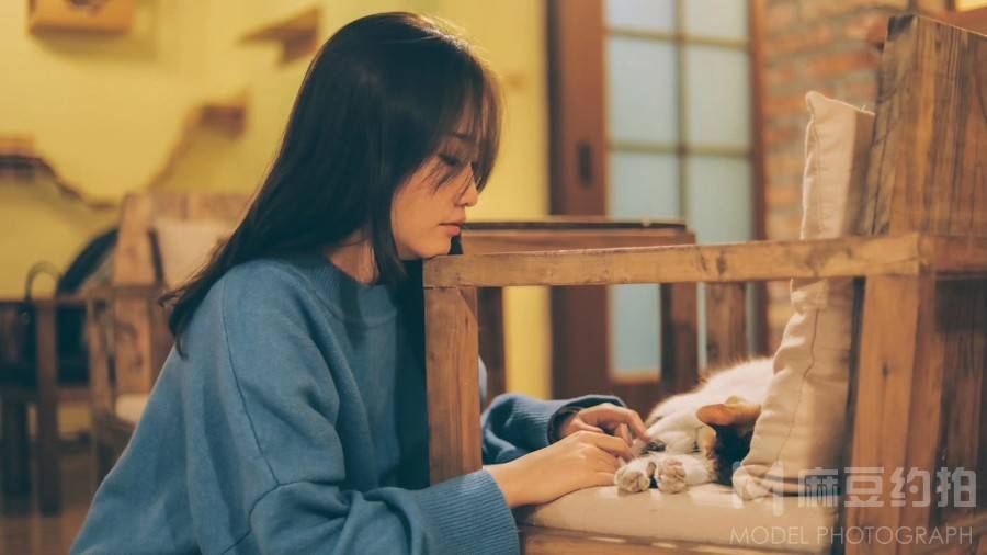 情绪模特