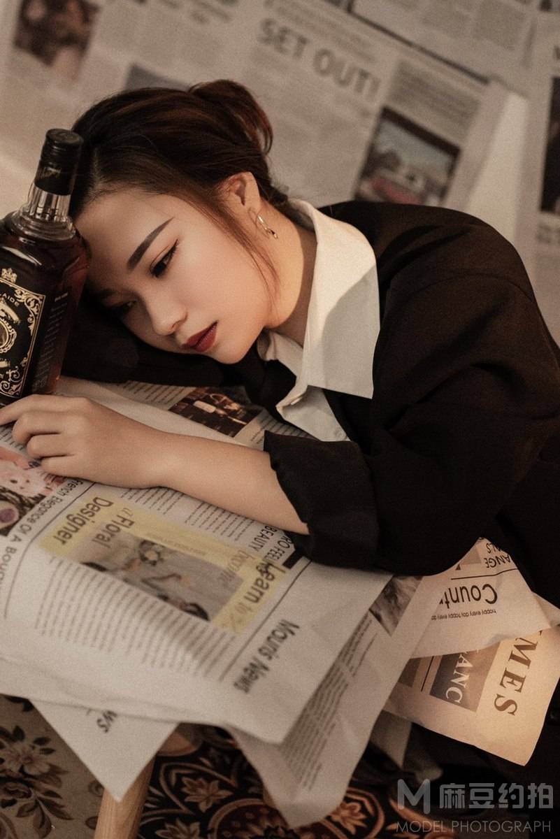 情绪模特
