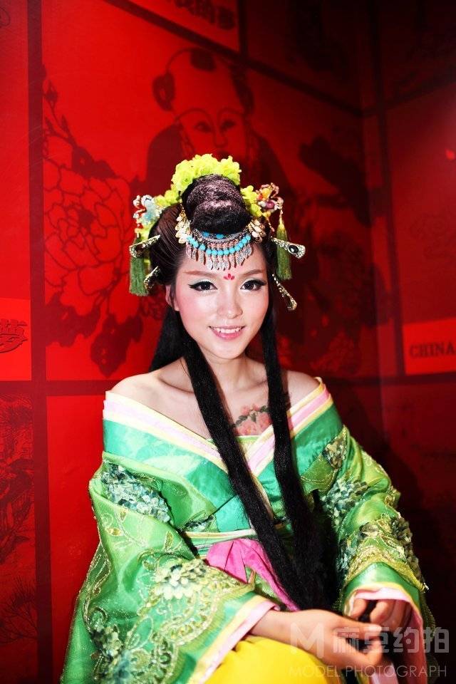 情绪模特