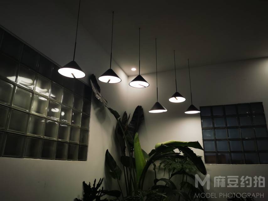 黑白模特