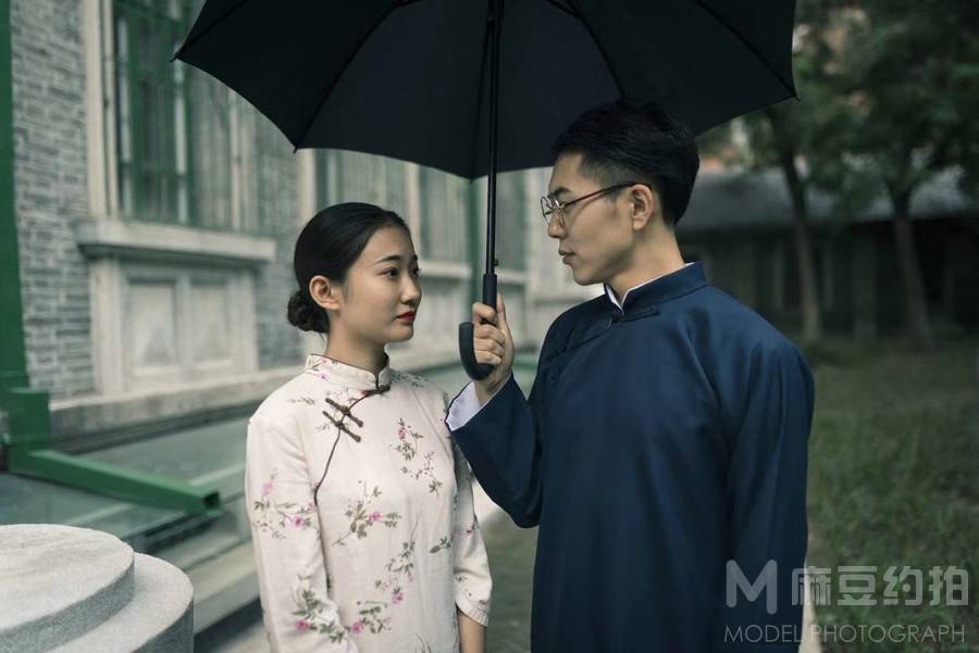 情绪模特