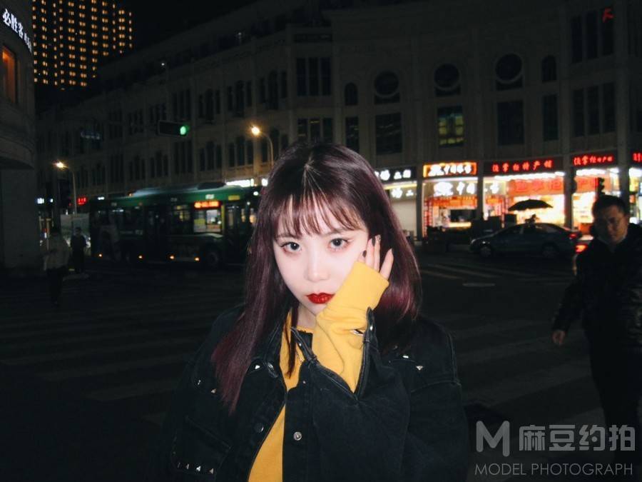 情绪模特