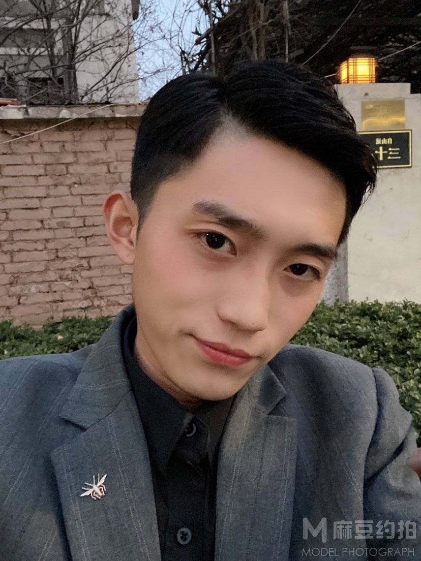 黑白模特