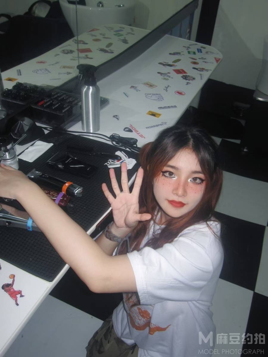情绪模特