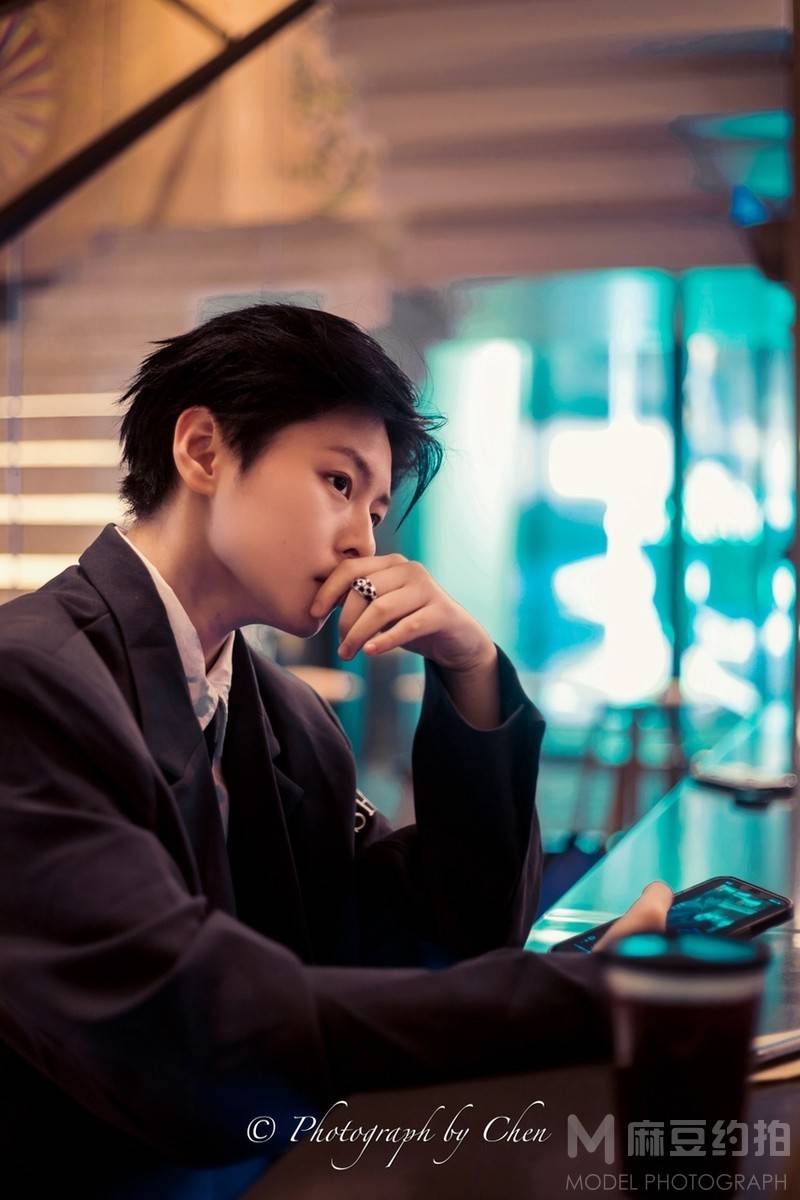 情绪模特